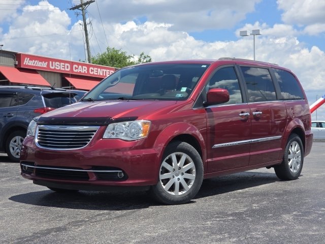 Used 2015 Chrysler Town & Country Touring w/ Driver Convenience Group FWD image 2