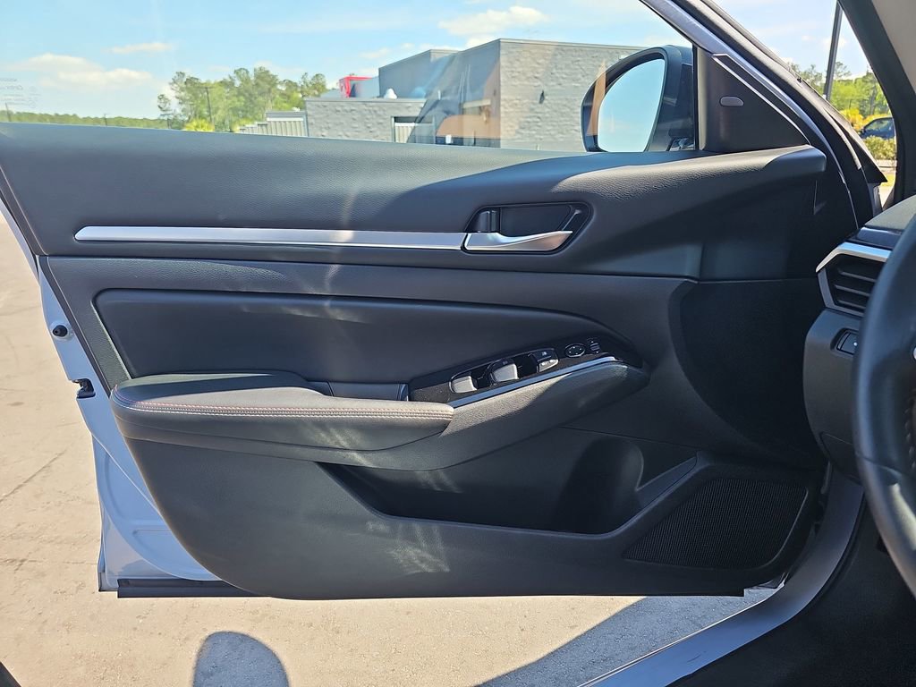 Used 2024 Nissan Altima 2.5 SR w/ SR Premium Package image 31