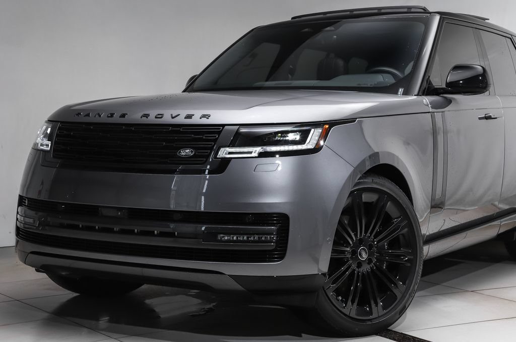 Used 2025 Land Rover Range Rover SE AWD/4WD image 2