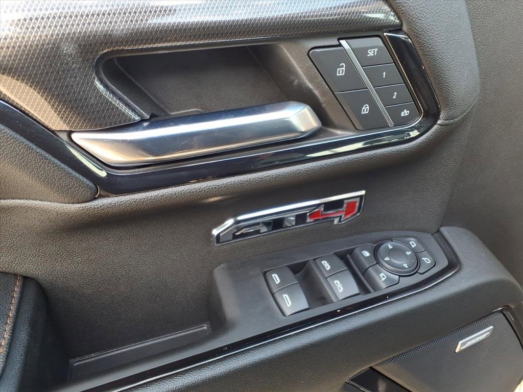 Used 2024 GMC Sierra 1500 AT4 w/ Technology Package image 9