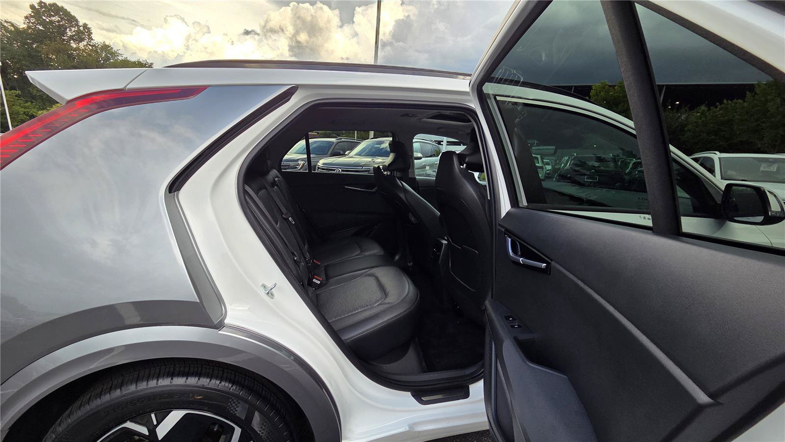 Certified 2023 Kia Niro Wave w/ Wave Preserve Package FWD image 33