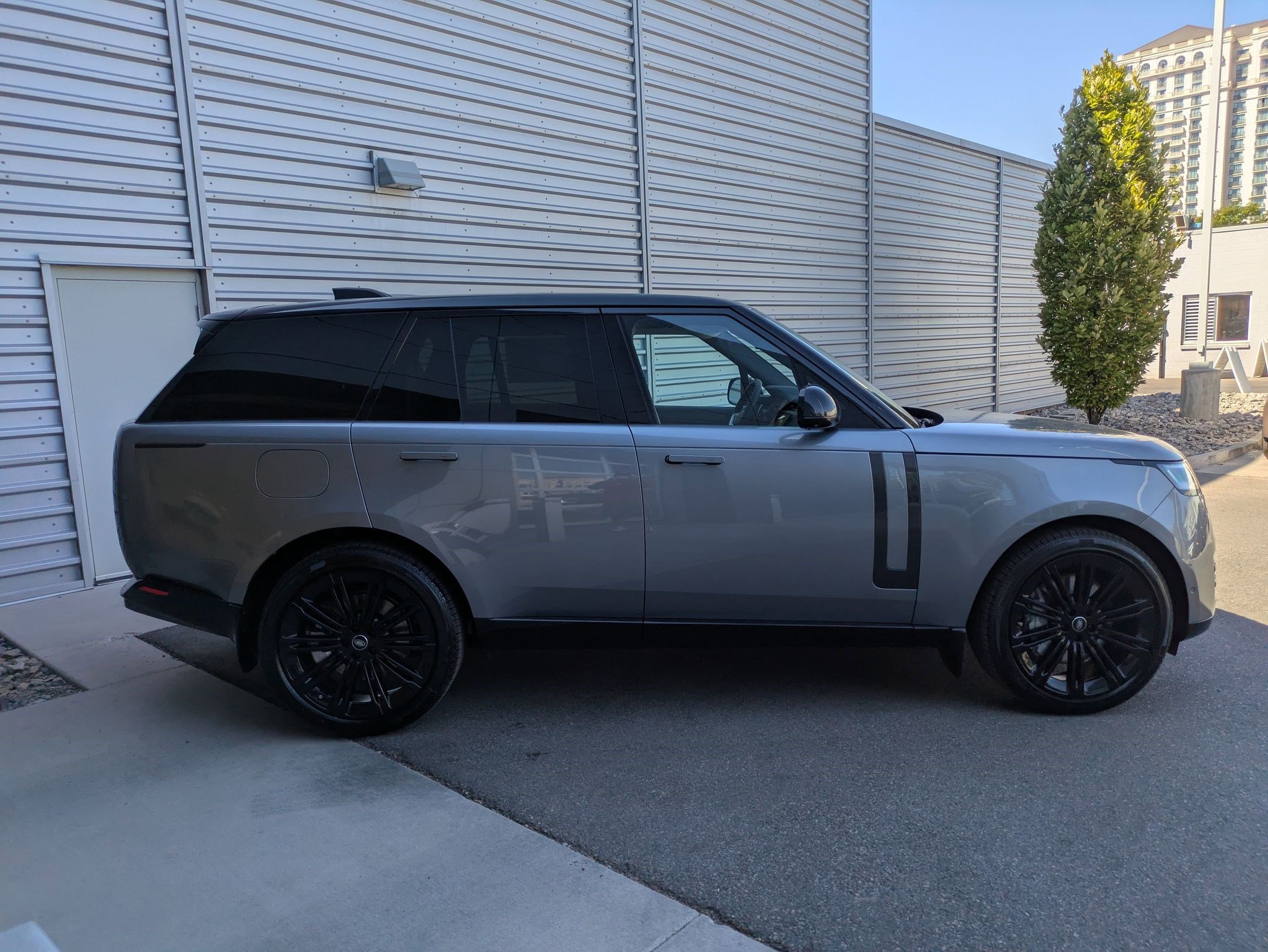 New 2025 Land Rover Range Rover SE image 6