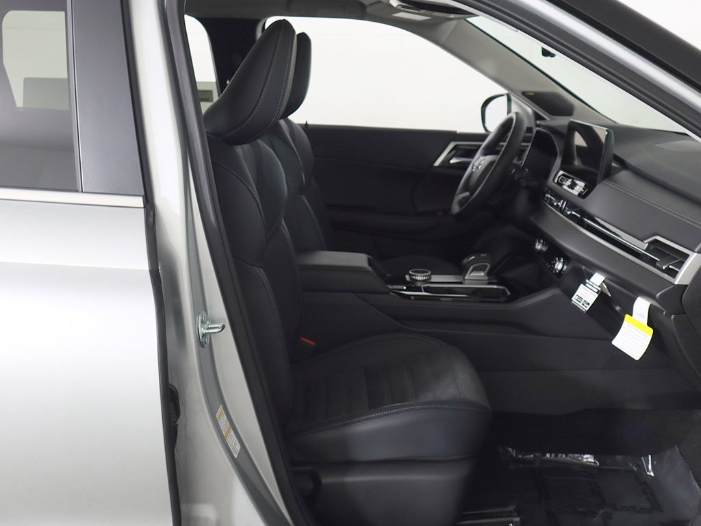 New 2025 Mitsubishi Outlander SE image 29