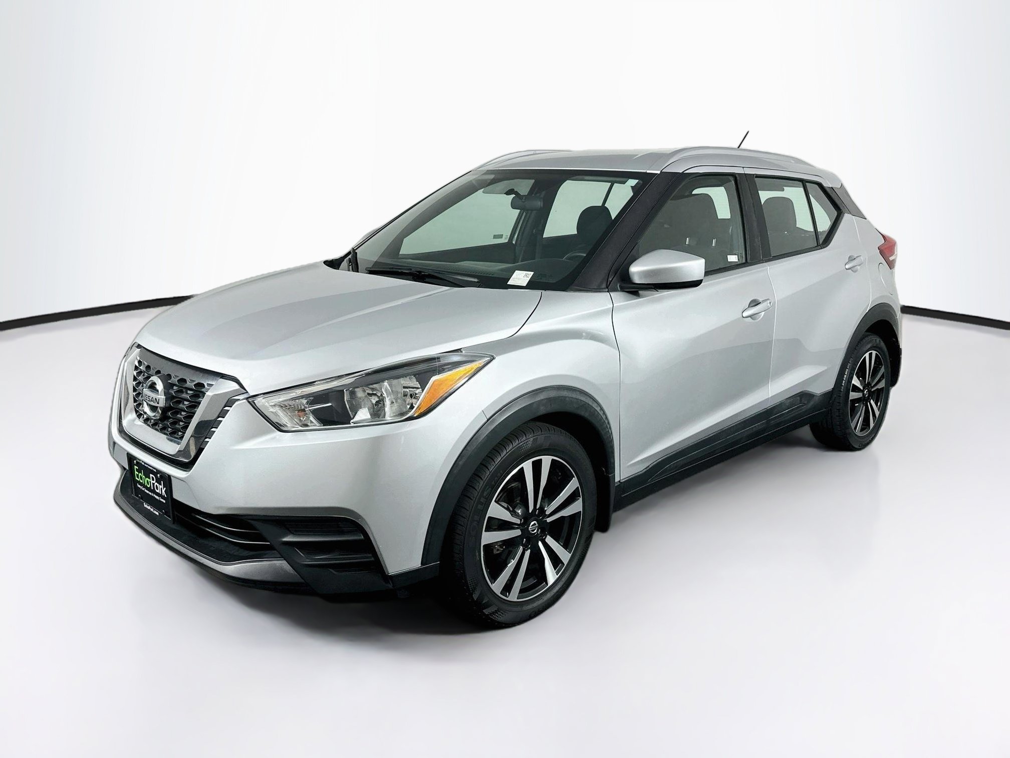 Used 2018 Nissan Kicks SV FWD image 3