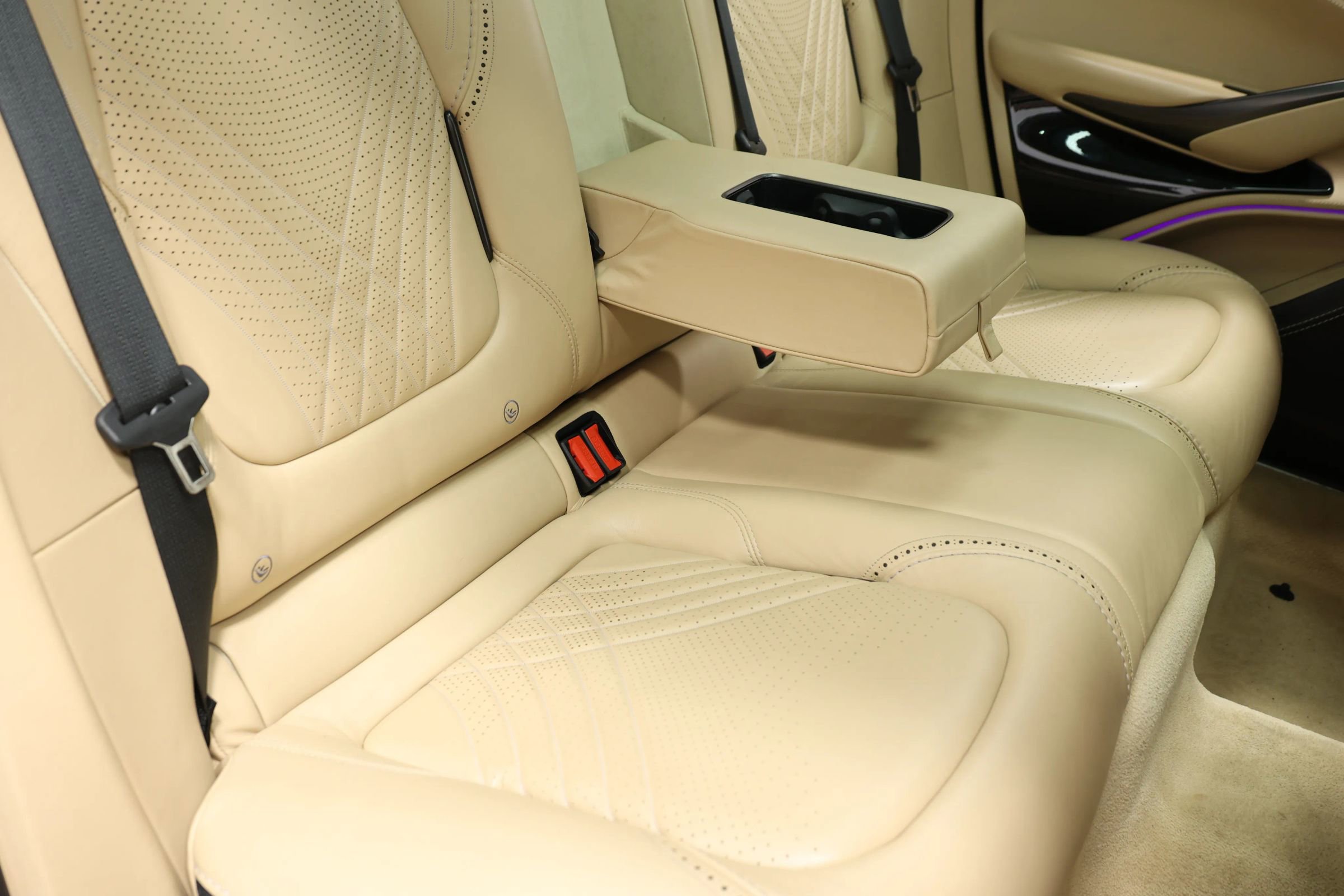 Used 2021 Aston Martin DBX image 82