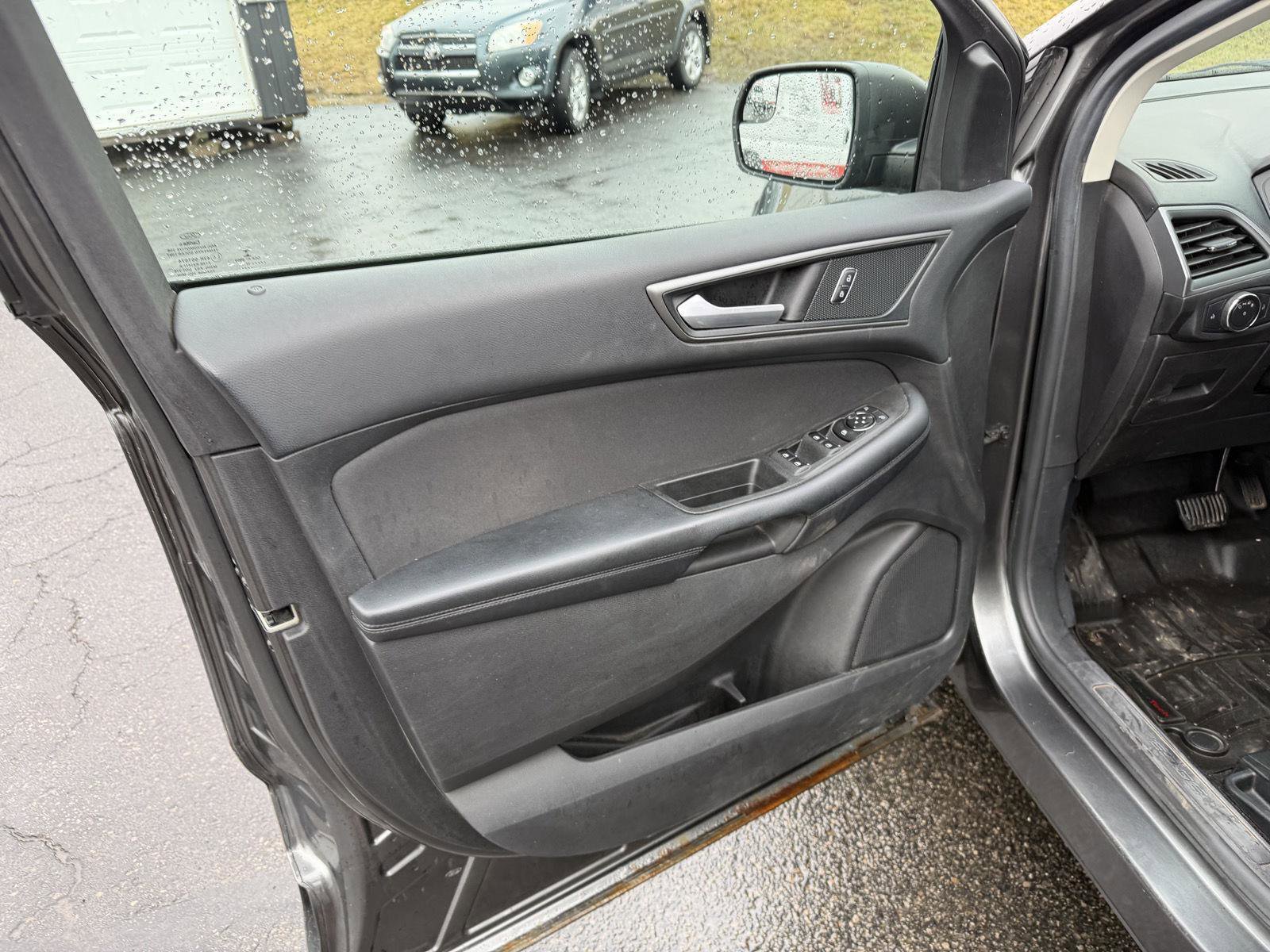 Used 2017 Ford Edge SE image 10