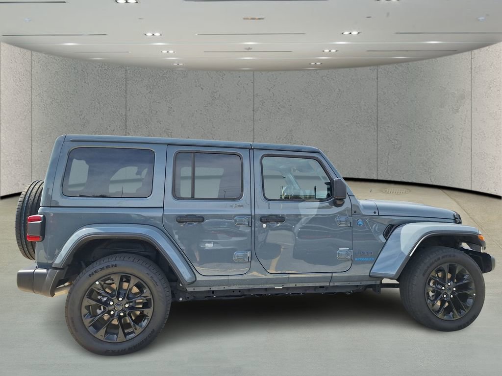 Used 2025 Jeep Wrangler Unlimited Sahara w/ Safety Group AWD/4WD image 6