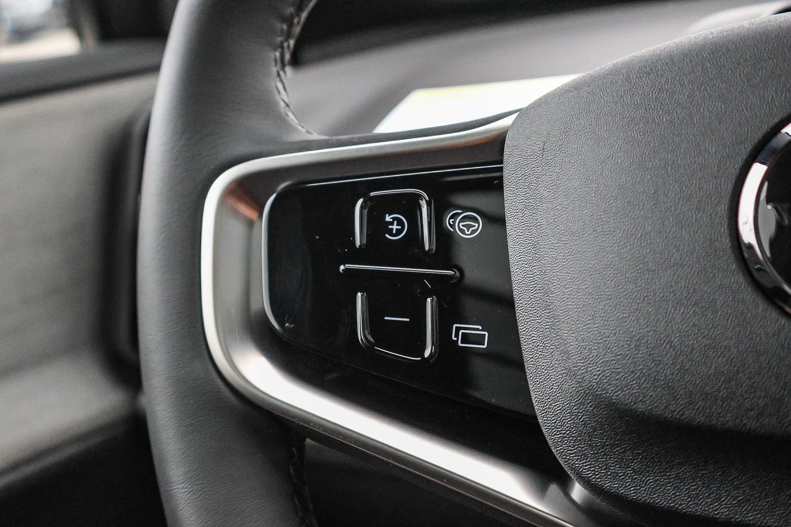 New 2026 Volvo EX30 Cross Country Ultra w/ Protection Package Premier image 34