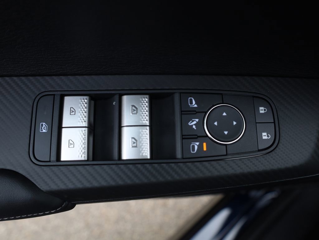 New 2025 Mitsubishi Outlander SE image 37