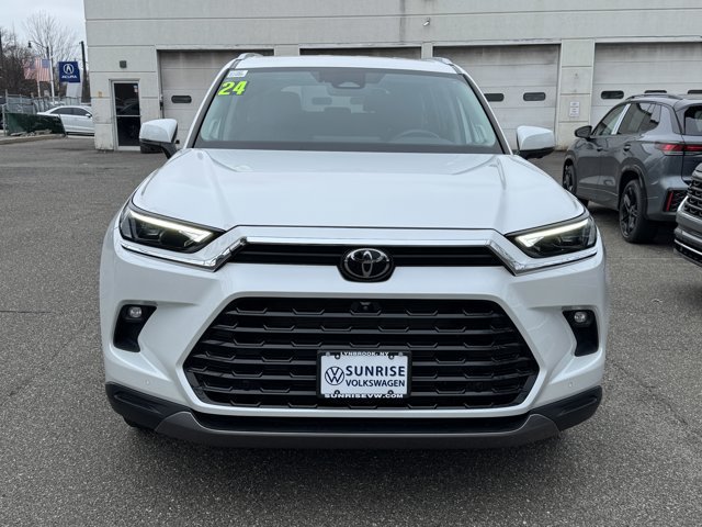 Used 2024 Toyota Grand Highlander AWD image 2