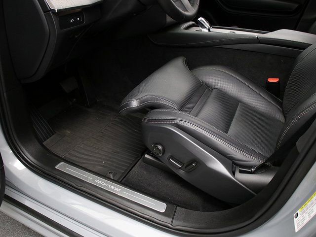 Used 2024 Volvo XC90 T8 Ultimate w/ Protection Package Premier image 27