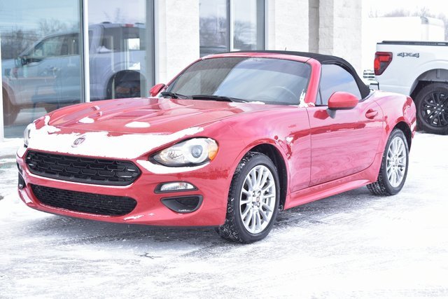 Used 2017 FIAT 124 Spider Classica image 9