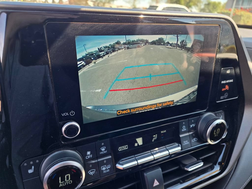 Used 2023 Toyota Highlander XLE FWD image 22