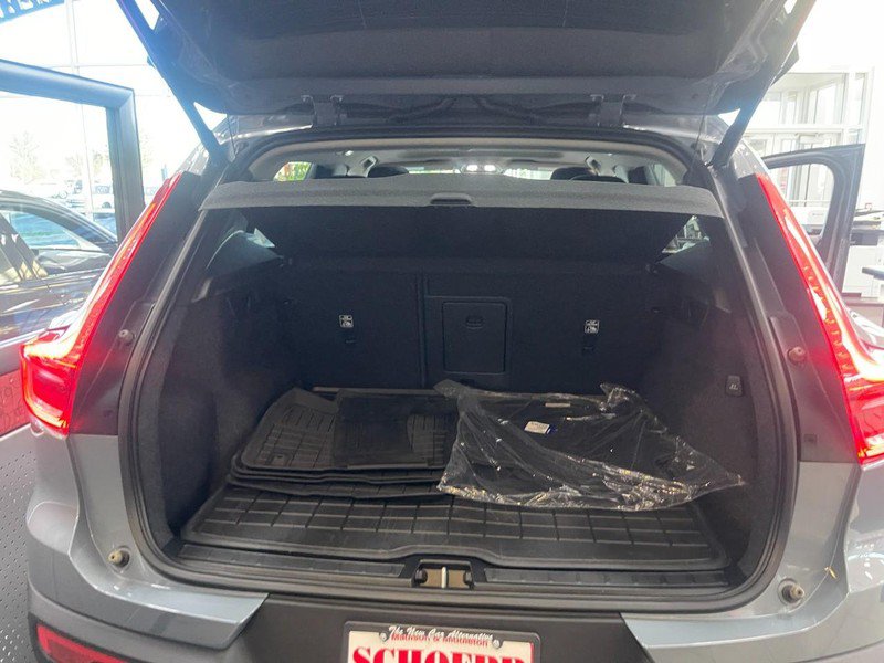 Used 2023 Volvo XC40 B5 Ultimate AWD/4WD image 12