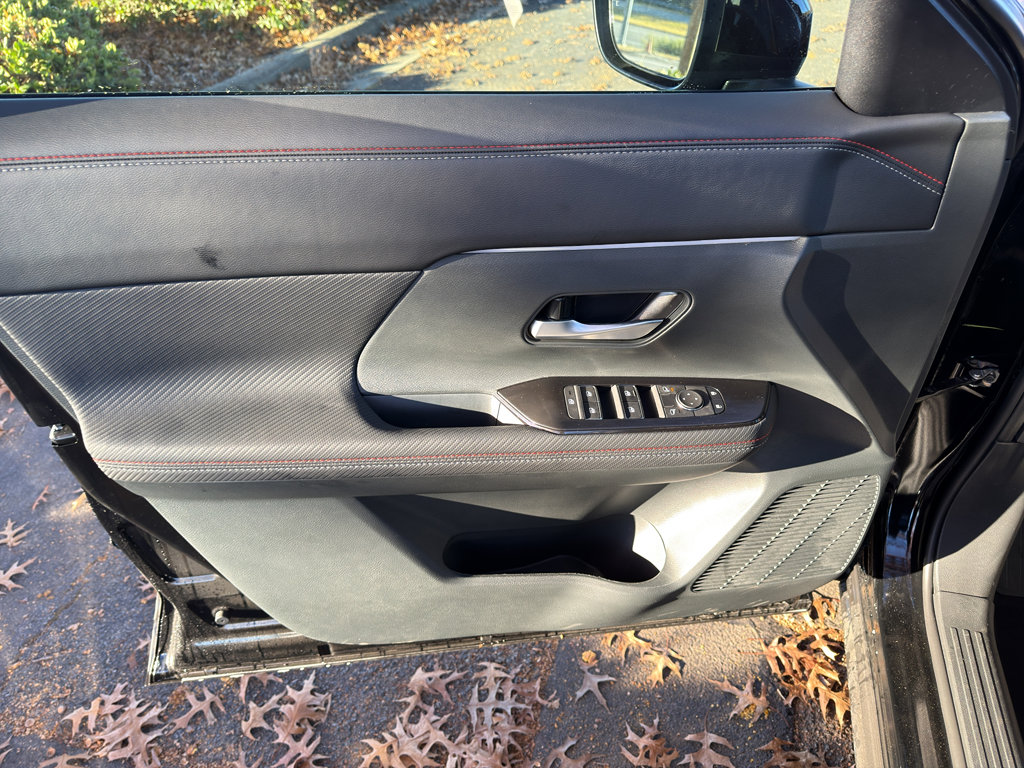 New 2026 Nissan Kicks SR w/ Cold Weather Package image 17