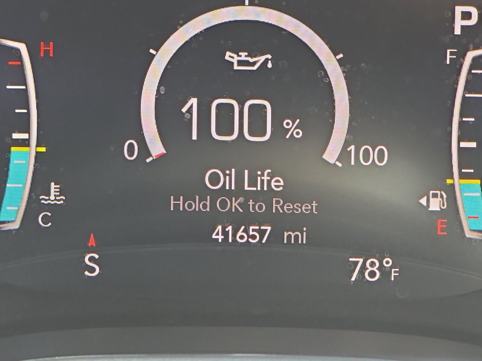 Used 2024 Chrysler Pacifica Touring-L w/ Road Tripper Package FWD image 2
