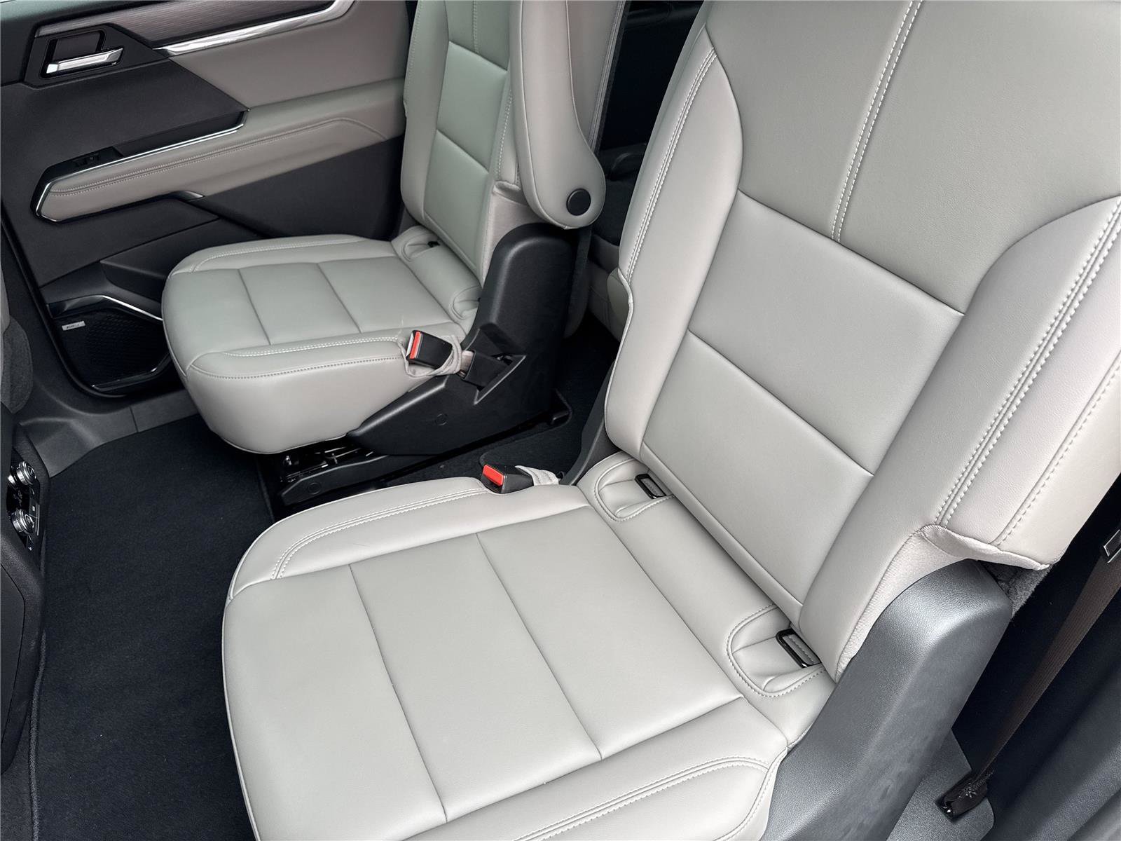 New 2026 GMC Acadia Elevation w/ Elevation Premium Package FWD image 33