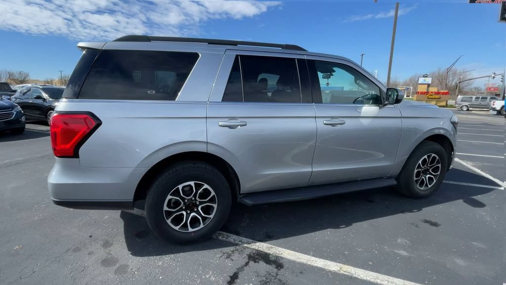 Used 2022 Ford Expedition XLT RWD image 2