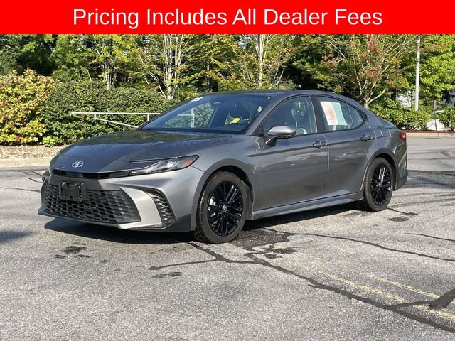 Used 2025 Toyota Camry SE FWD image 1