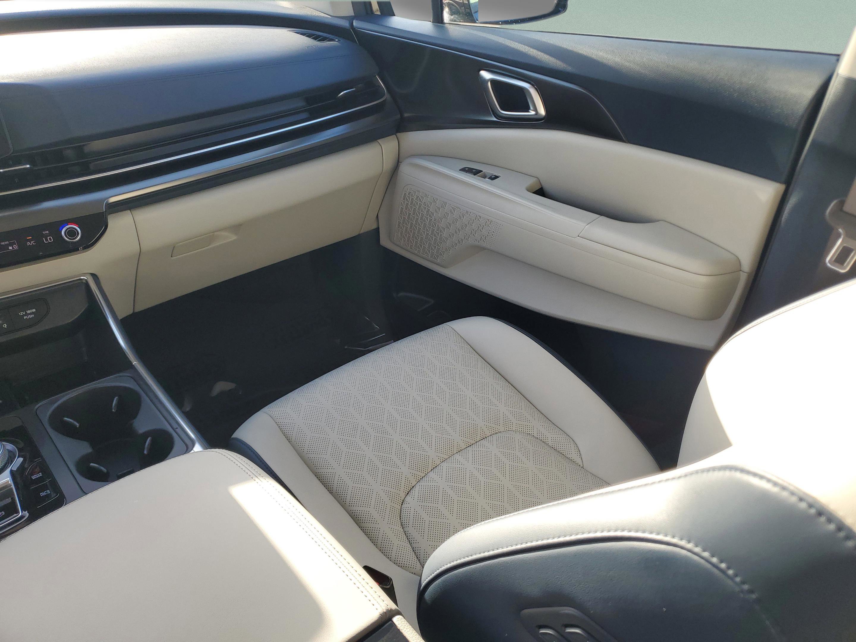 Certified 2025 Kia Carnival SX w/ SX Dark Edition Package image 13