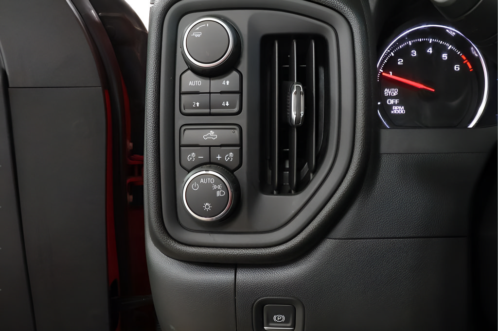 Used 2022 Chevrolet Silverado 1500 Custom Trail Boss w/ Safety Confidence Package AWD/4WD image 18