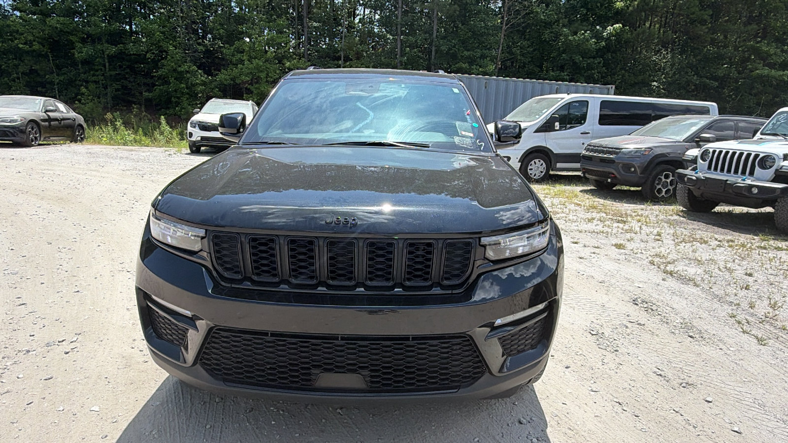 Used 2025 Jeep Grand Cherokee Limited w/ Black Appearance Package AWD/4WD image 3