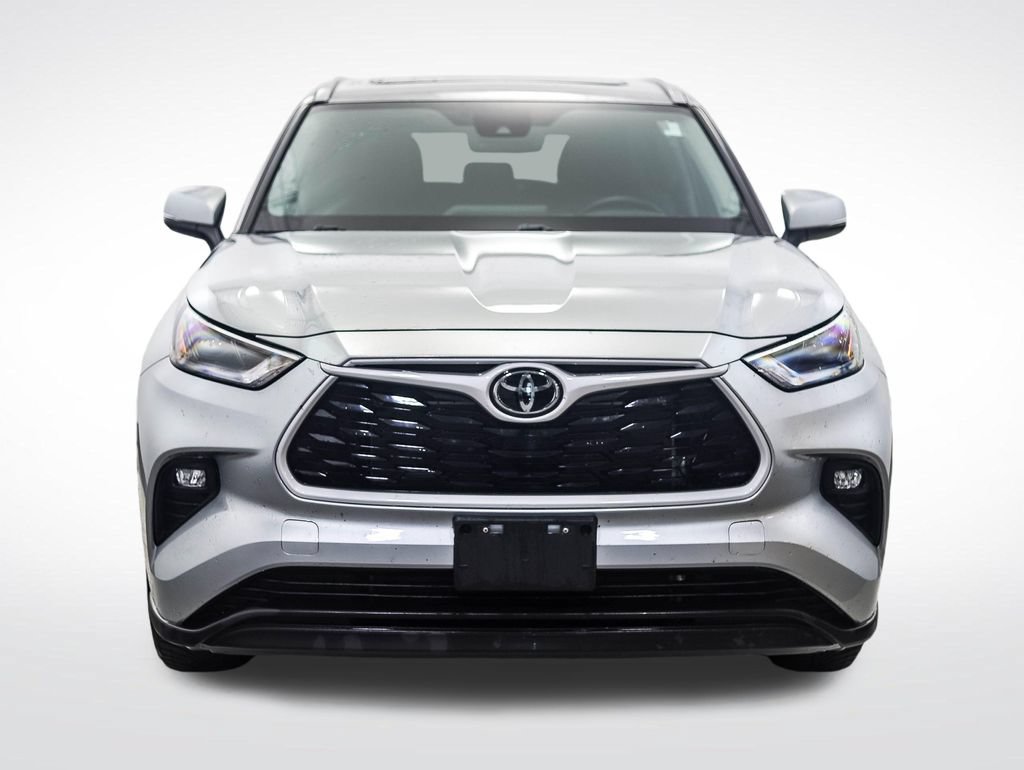 Used 2022 Toyota Highlander XLE AWD/4WD image 8