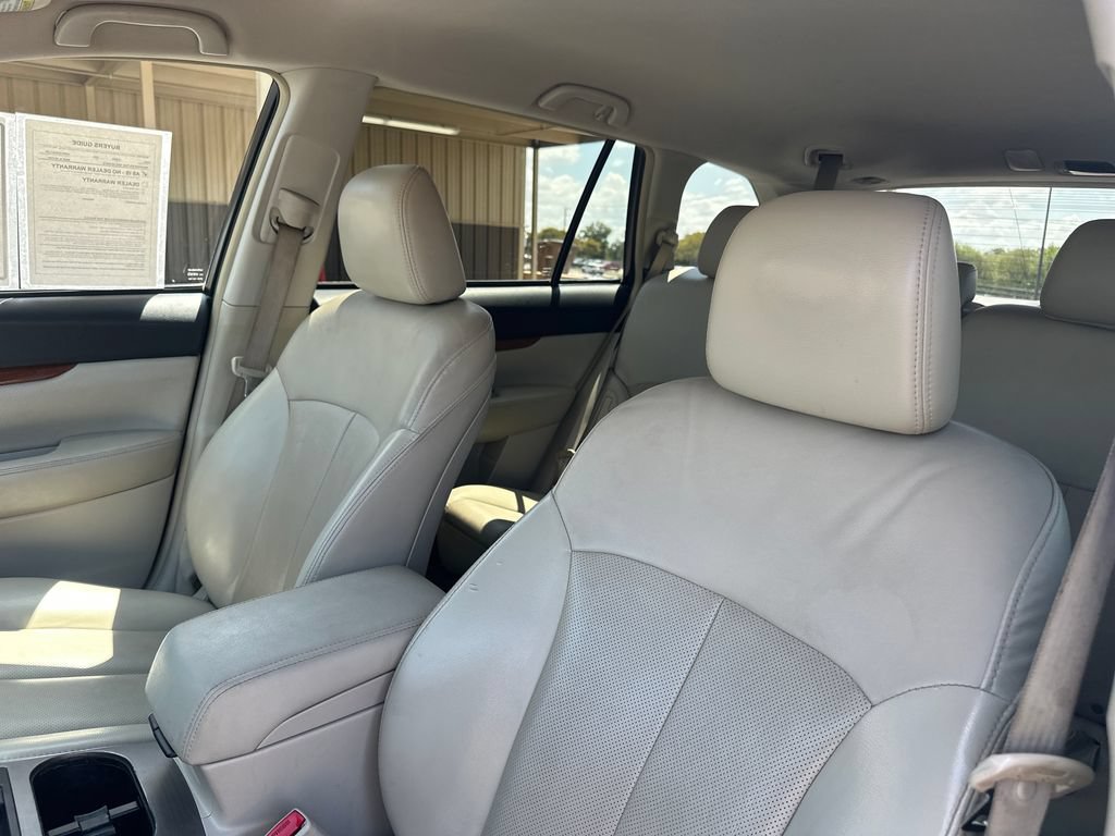 Used 2014 Subaru Outback 2.5i Limited w/ Accessory Value Package (OYT) AWD/4WD image 8