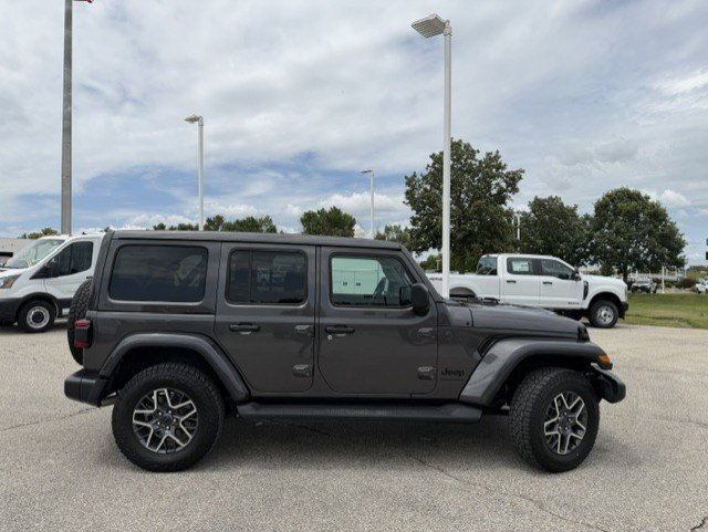 Used 2026 Jeep Wrangler Unlimited Sahara AWD/4WD image 10