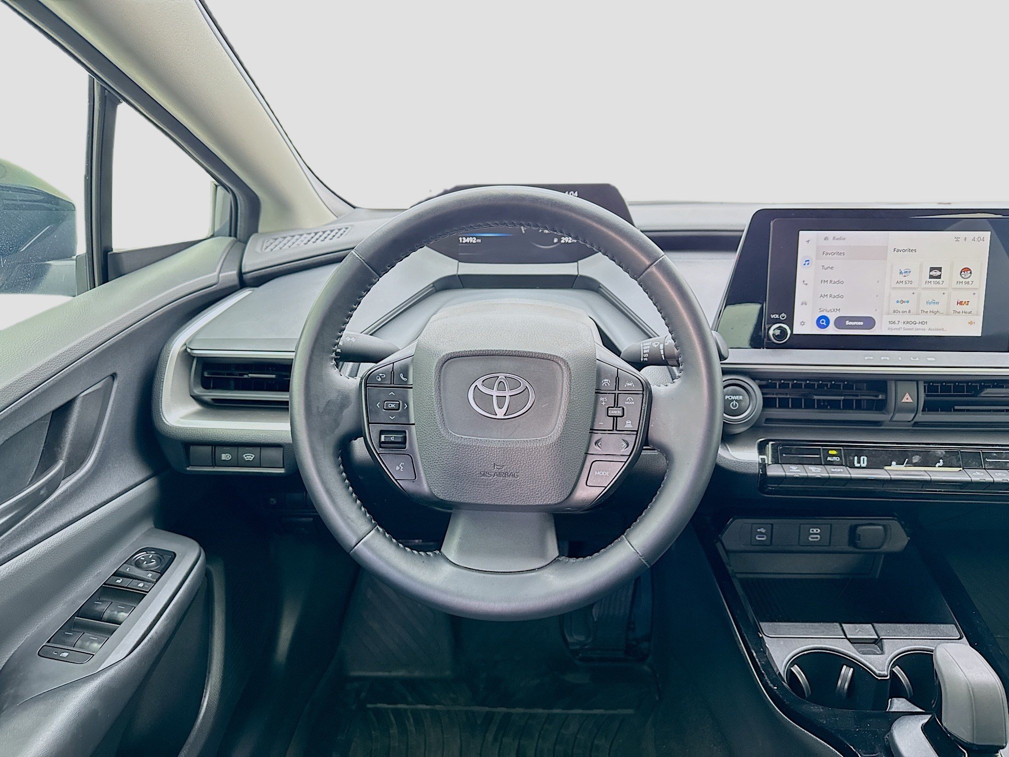 Used 2025 Toyota Prius LE FWD image 13
