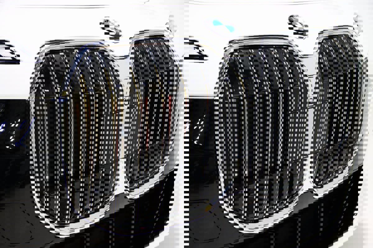 Used 2023 BMW 760i xDrive image 31