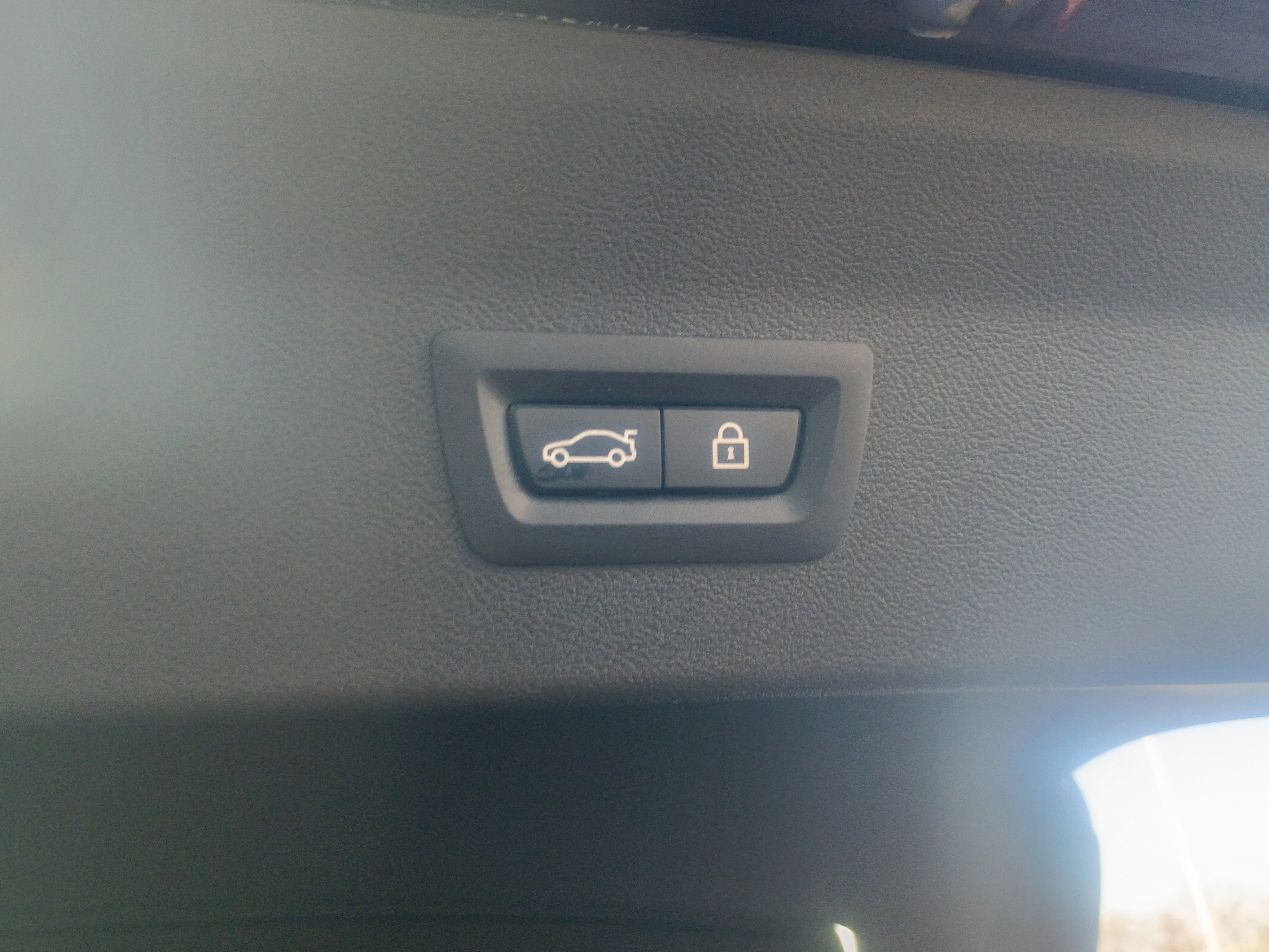 Used 2023 BMW X4 M40i image 11