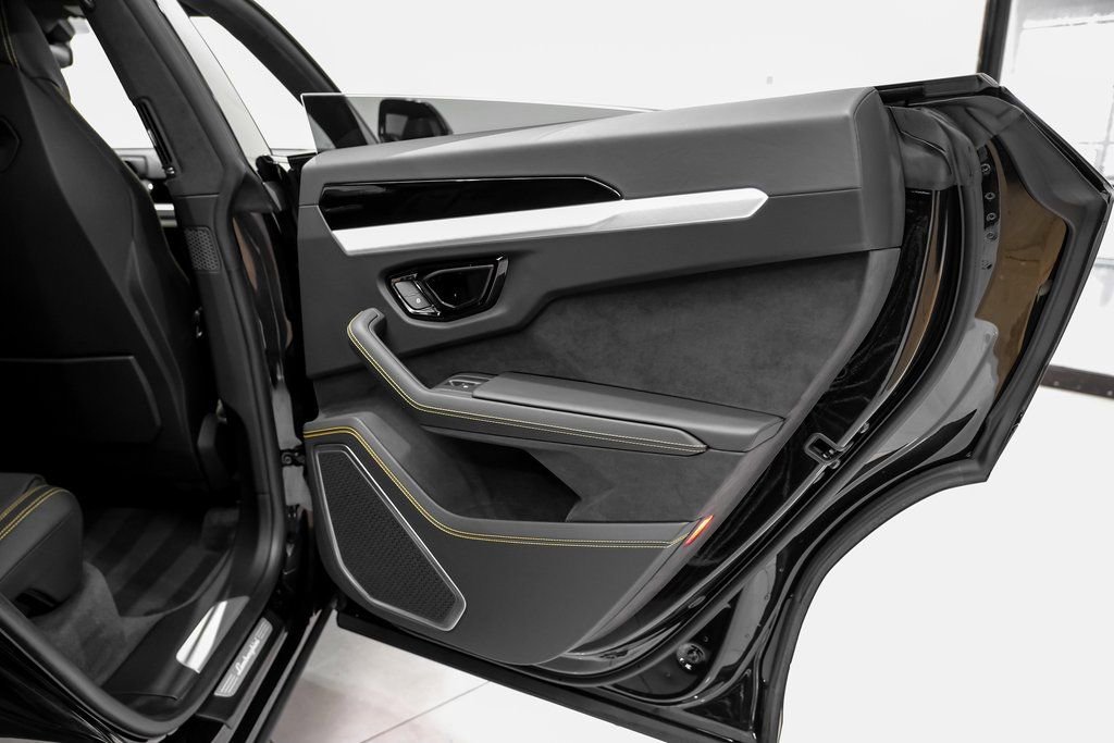 Used 2025 Lamborghini Urus Performante AWD/4WD image 49