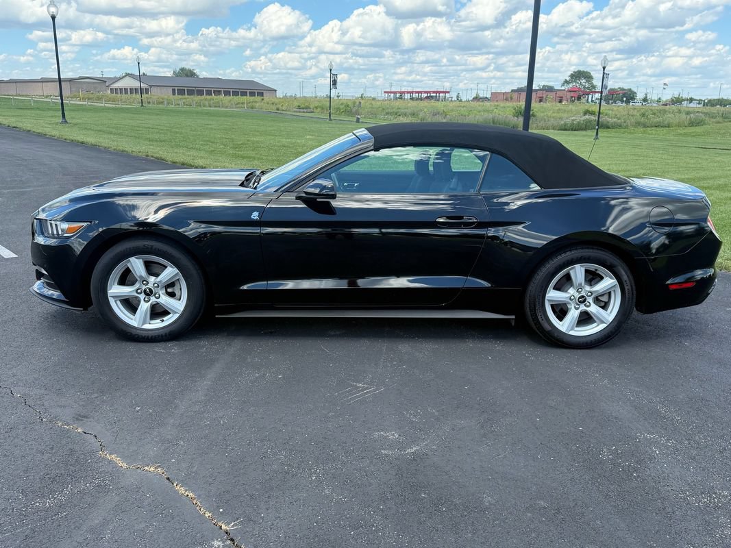 Used 2015 Ford Mustang Convertible RWD image 12