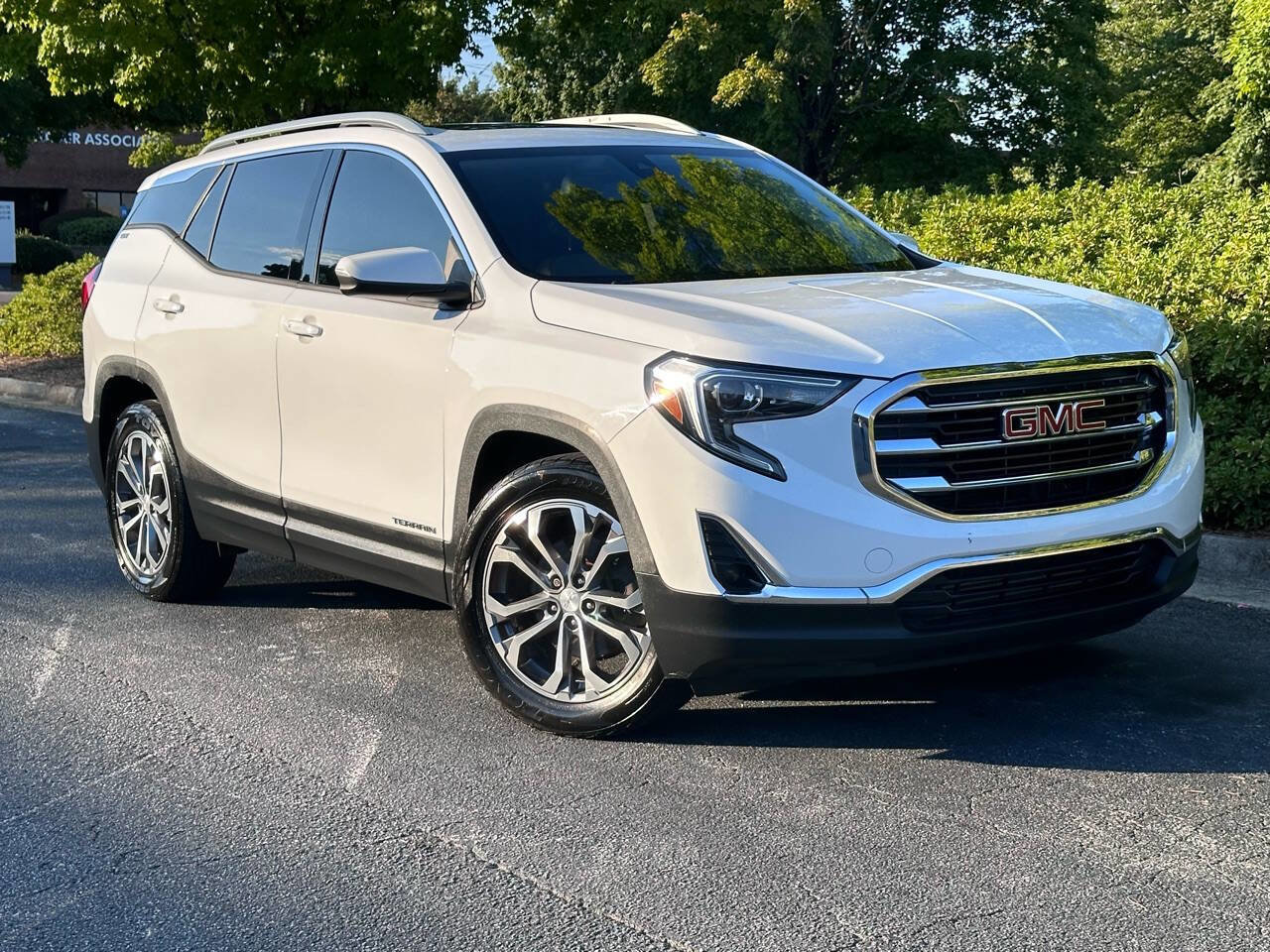 Used 2019 GMC Terrain SLT w/ Preferred Package image 2