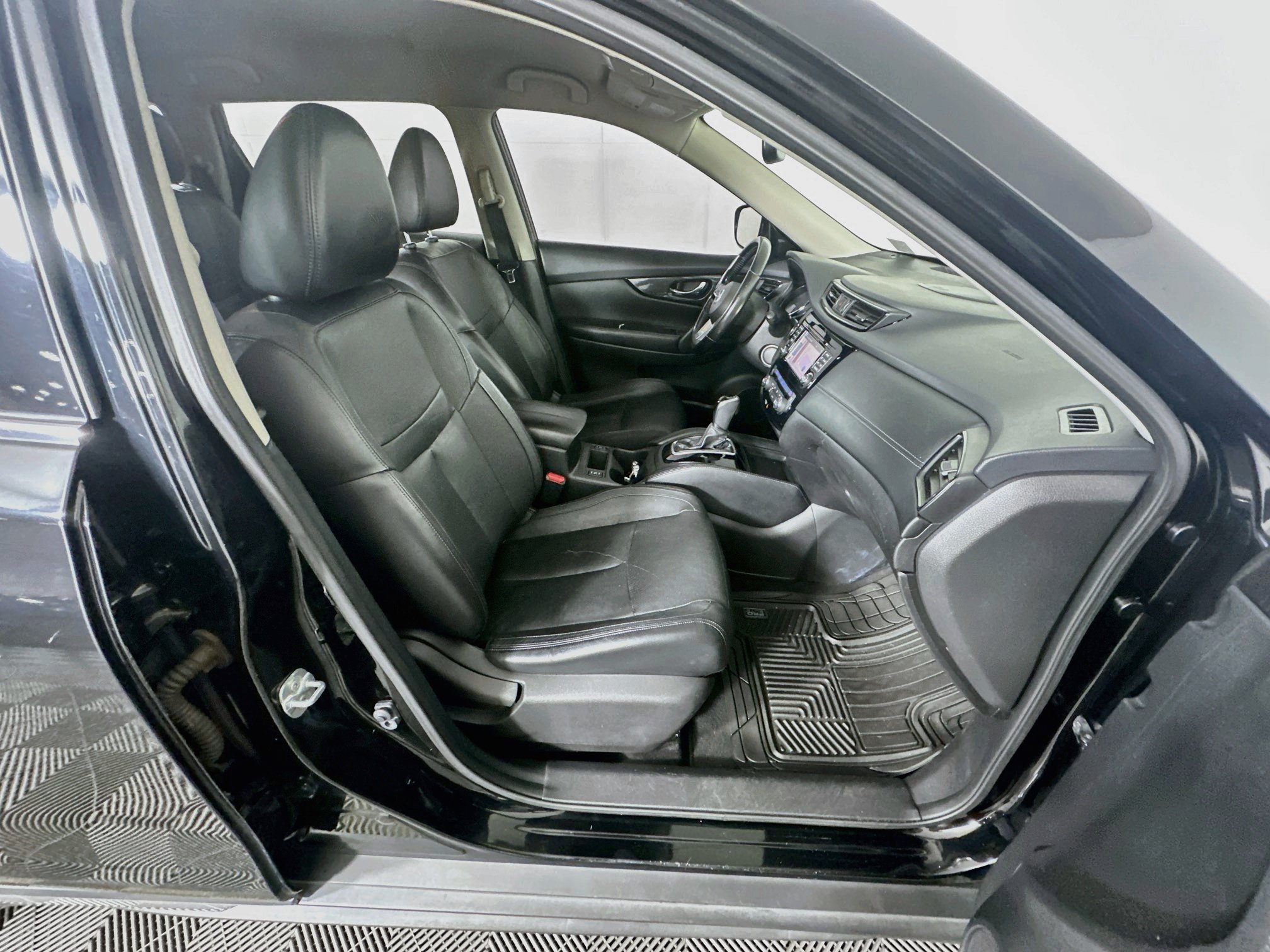 Used 2017 Nissan Rogue SL FWD image 31