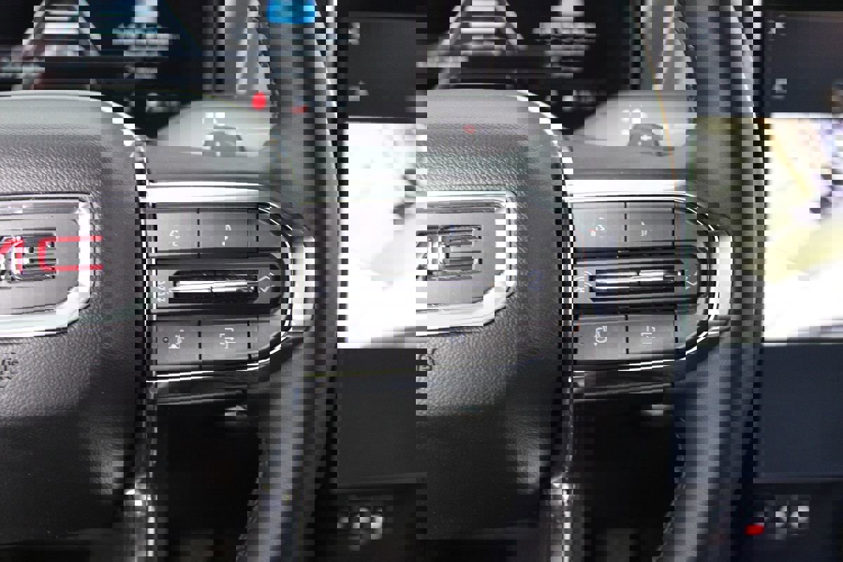 Used 2025 GMC Terrain Elevation image 15