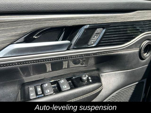 Certified 2024 Jeep Wagoneer Series II AWD/4WD image 16