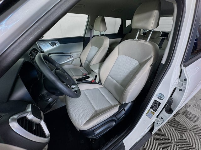 Certified 2023 Kia Soul LX w/ LX Technology Package FWD image 20