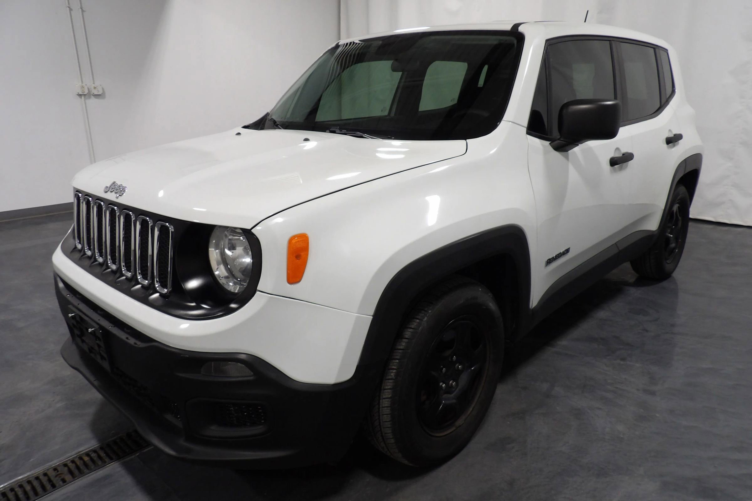 Used 2017 Jeep Renegade Sport w/ Power & Air Group image 4