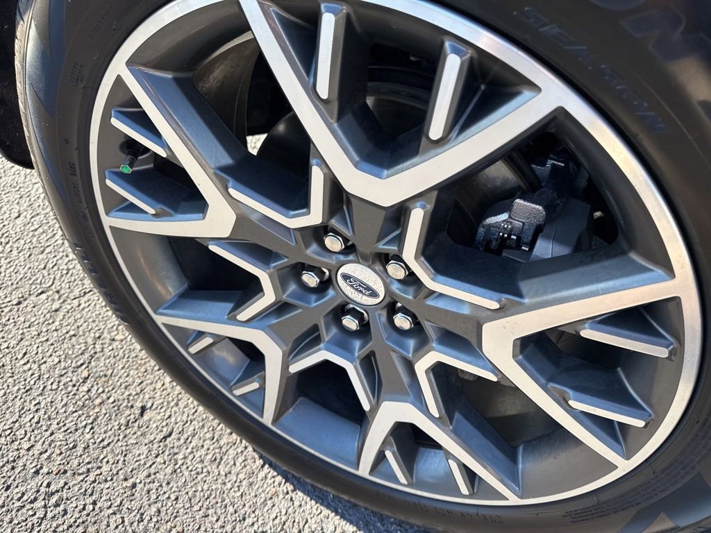 Used 2025 Ford Explorer Platinum w/ Ultimate Package image 9