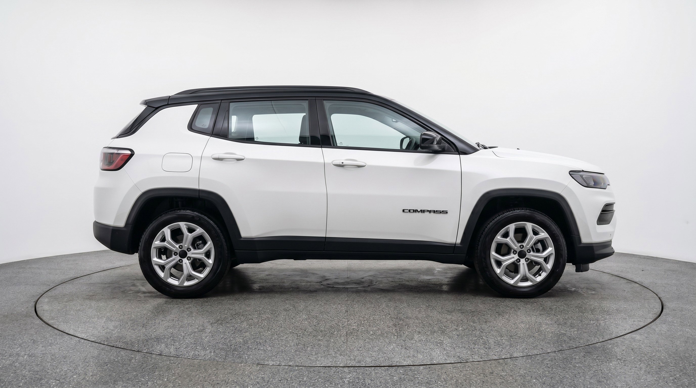 Used 2025 Jeep Compass Latitude AWD/4WD image 11