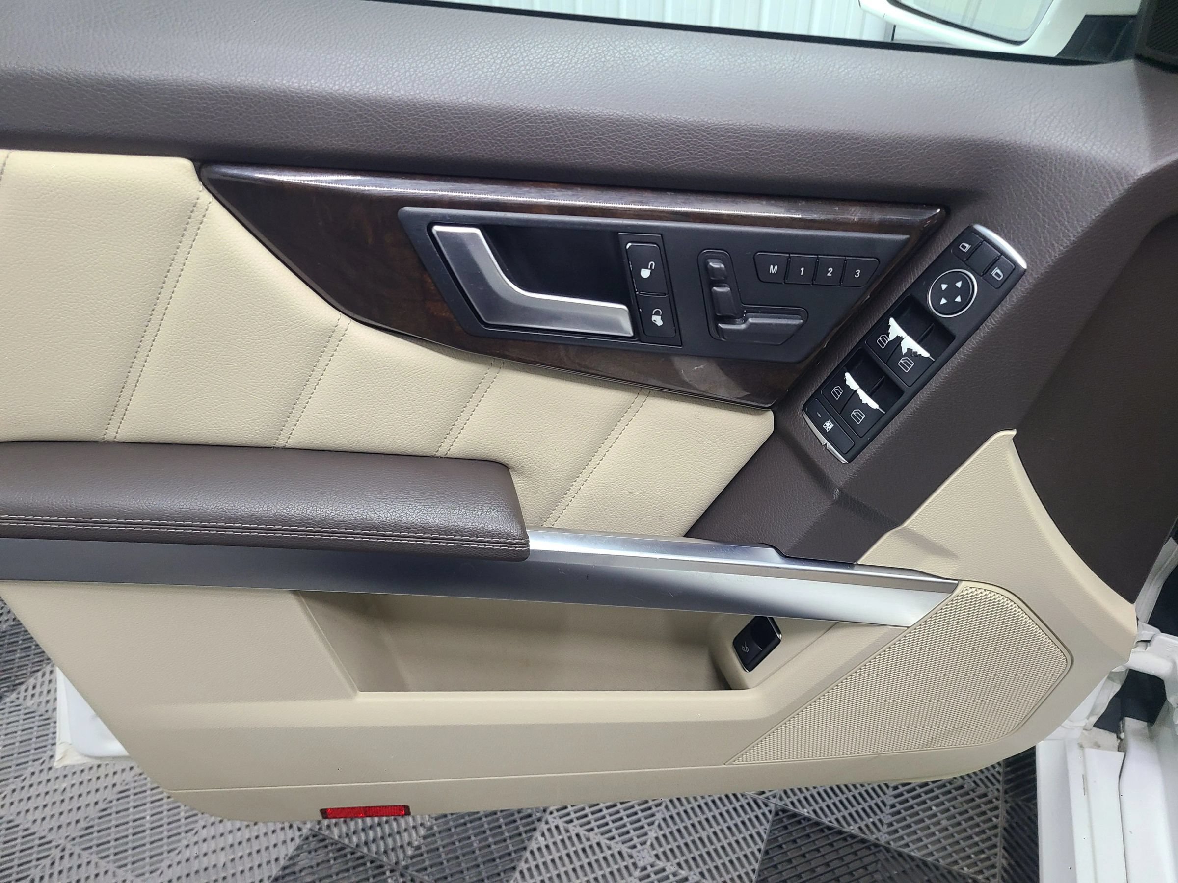Used 2014 Mercedes-Benz GLK 350 4MATIC w/ Premium 1 Package image 22