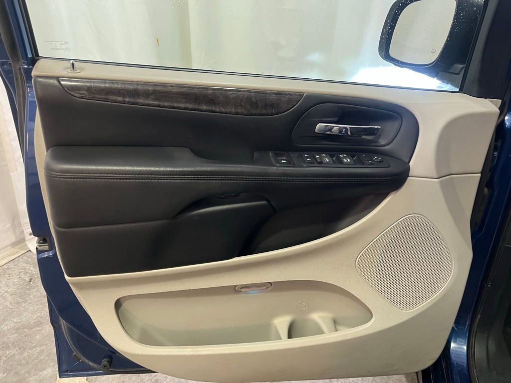 Used 2011 Dodge Grand Caravan Mainstreet image 9