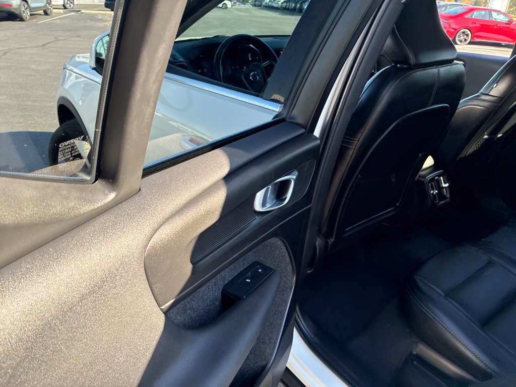 Certified 2024 Volvo XC40 B5 Core AWD/4WD image 12