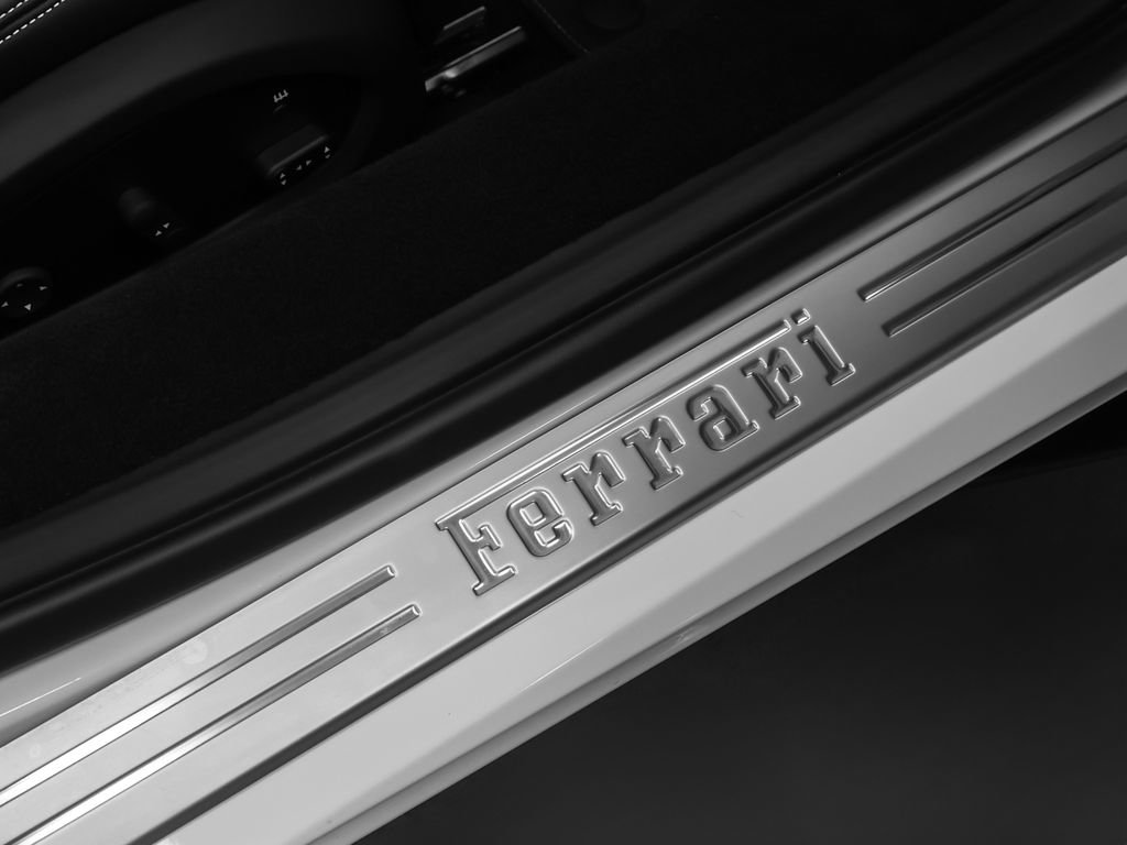 Certified 2022 Ferrari F8 Tributo RWD image 18