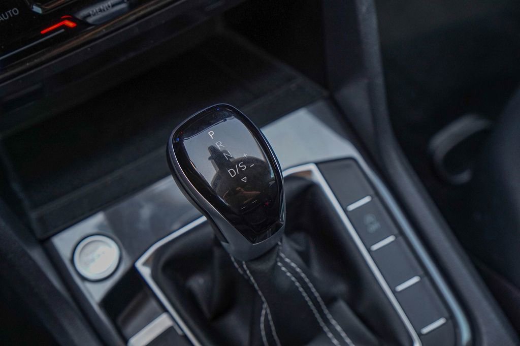 Used 2024 Volkswagen Tiguan SE image 21