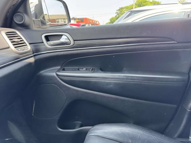 Used 2020 Jeep Grand Cherokee Limited AWD/4WD image 39