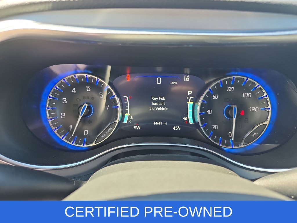 Used 2025 Chrysler Pacifica Limited FWD image 19