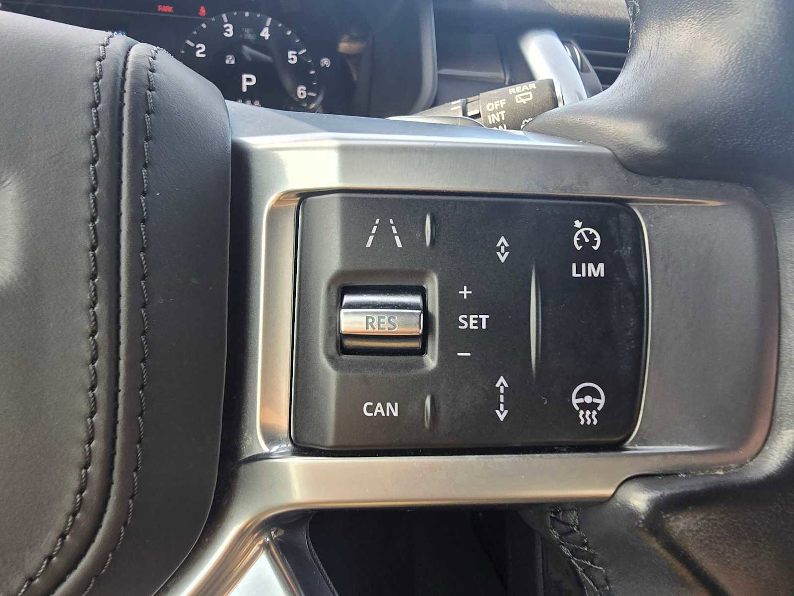 Used 2023 Land Rover Discovery Metropolitan Edition image 32